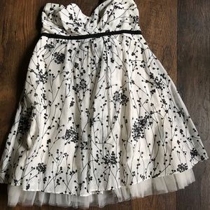Twenty One Cream and Black Dress. size M.
